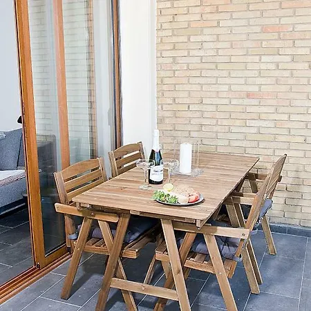 Apartment Beautiful With Balcony And Pool. *